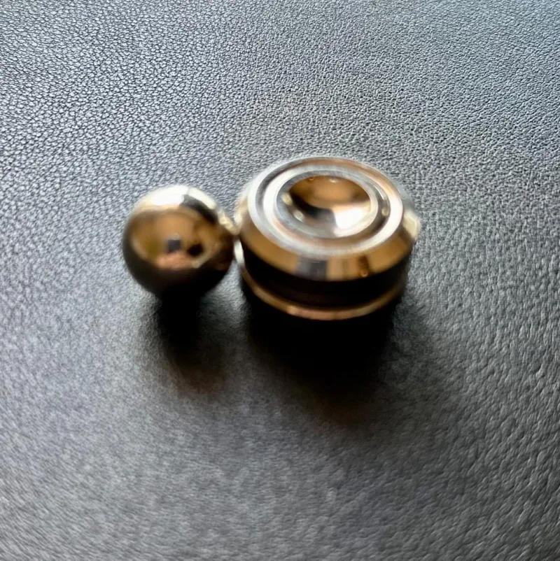Magnetisk omloppsbana – snurrande kula