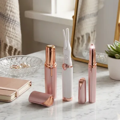 Das Effortless Beauty Kit – Gesichtshaarentferner, Augenbrauentrimmer & beheizter Wimpernformer im Set